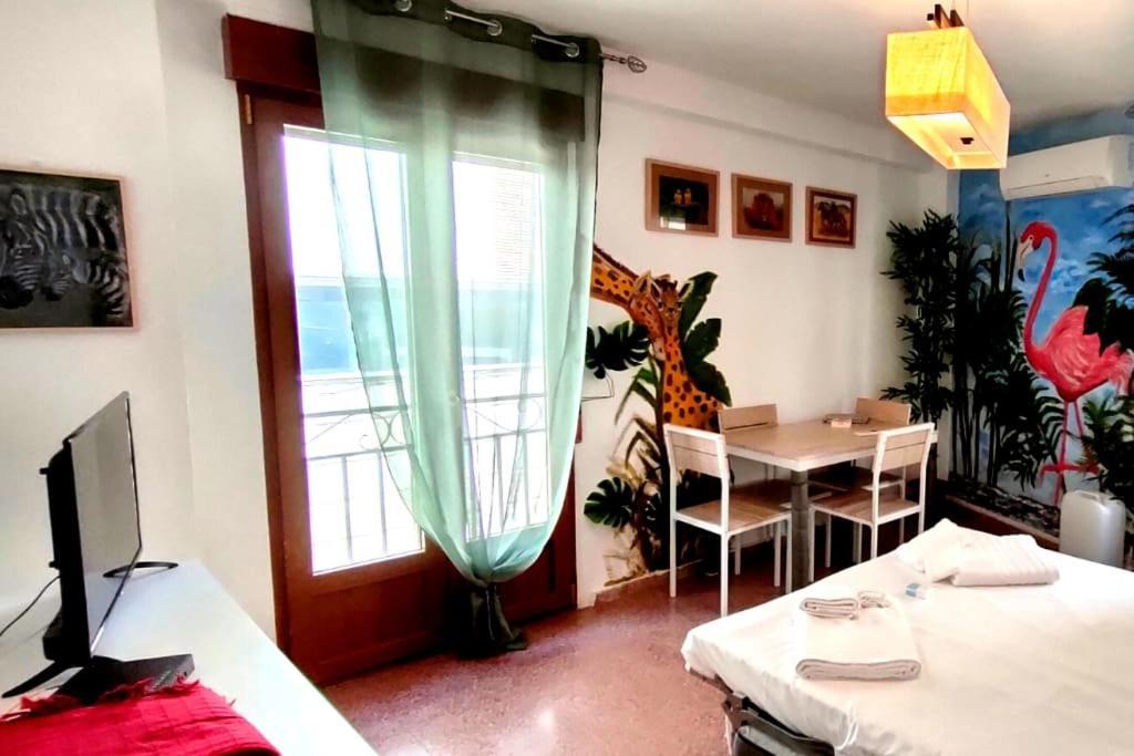 Apartamento En Zona De Ocio Casco Antiguo Alicante Bagian luar foto
