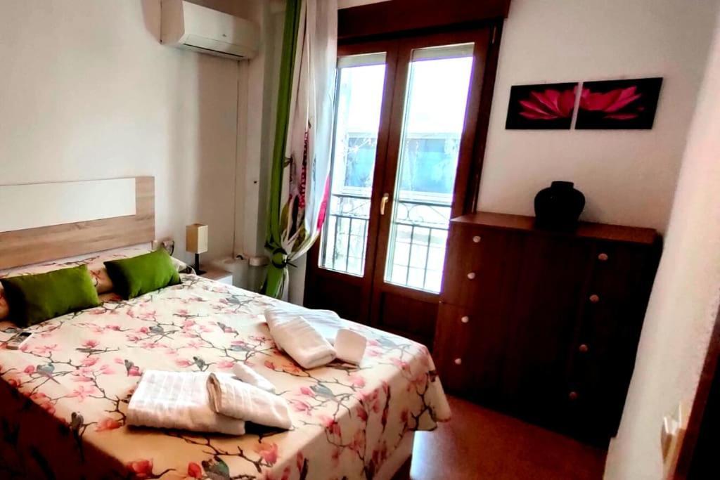 Apartamento En Zona De Ocio Casco Antiguo Alicante Bagian luar foto